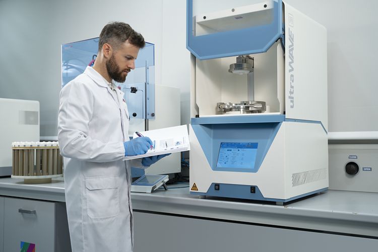 ultraWAVE3: Sistema de digestión por microondas con cámara de reacción única (SRC)